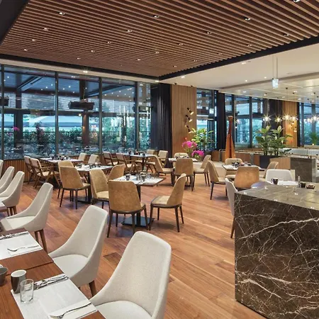 Hilton Maslak 4* イスタンブール