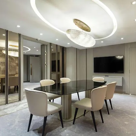 Hilton Maslak Hotell 5*