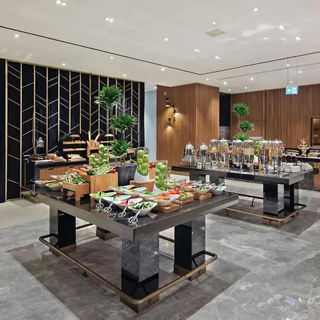 Hilton Maslak Hotell 5*