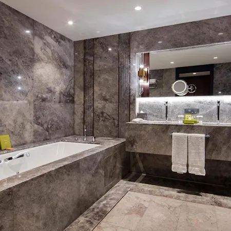 Hilton Maslak 5*