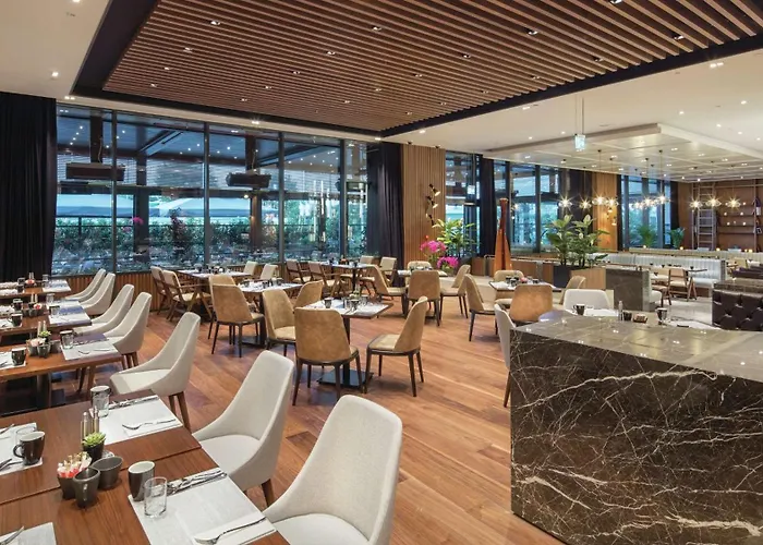 Hilton Maslak 5* Стамбул